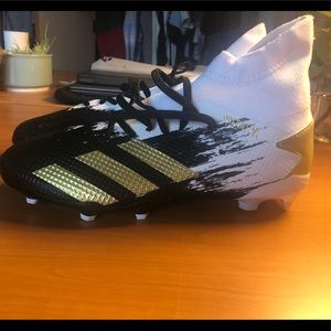 Women’s Adidas Predator 7.5 Men’s size 6